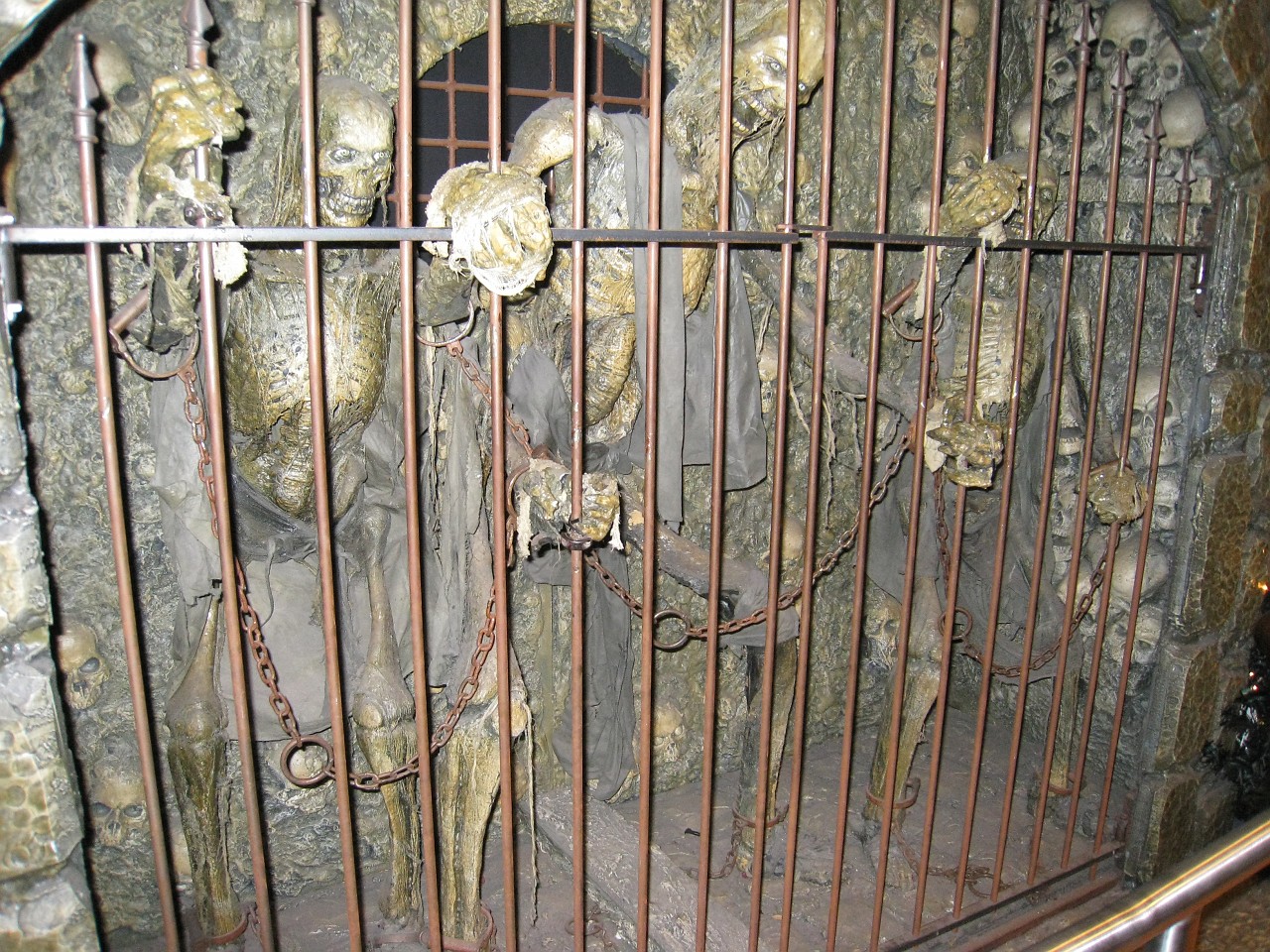 Vacation 2007-12 - Beaches Disney Hotels 0667.jpg - On the 2007-08 Florida vacation we visited beaches from Fort Myers to Sanibel Island sampling local food along the way. Green water and white sugar beaches! Arriving at Disney World we visited several of the theme resorts.